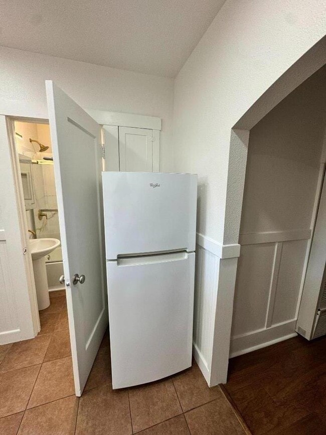 Building Photo - 961 S 7th St