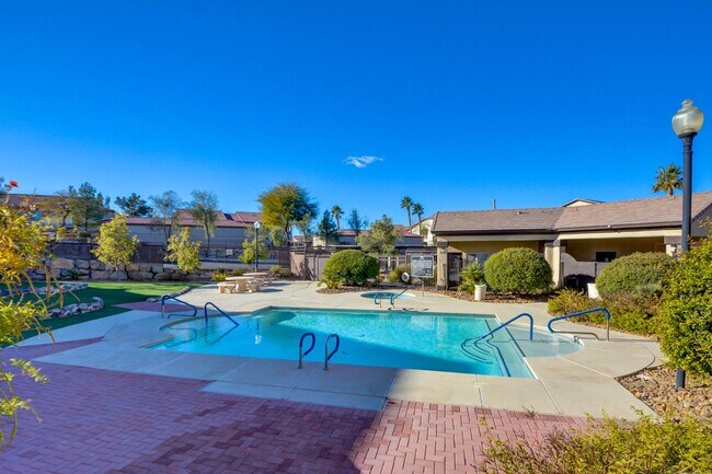 Building Photo - CLEAN, move in ready~GATED and super COMMUNITY!