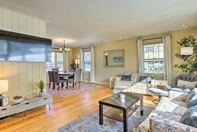 Building Photo - 1034 Clifton Hills Ave