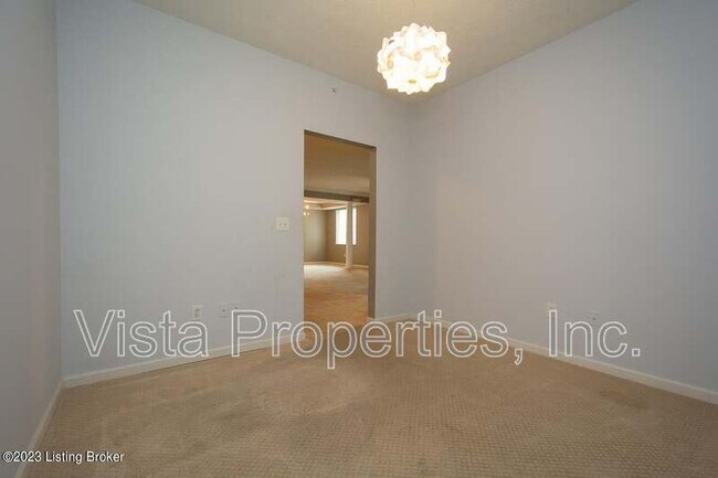 Building Photo - 2704 Bradford Commons Dr