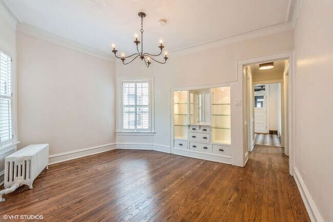 Building Photo - 621 Hinman Ave