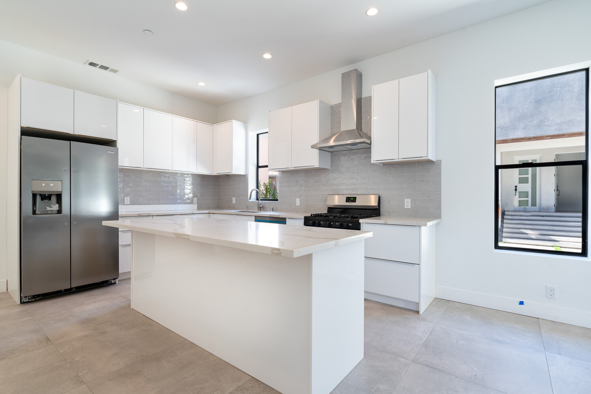 Building Photo - 1805 S Longwood Ave