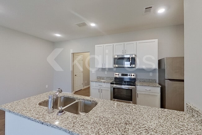 Building Photo - 221 Long Is Dr