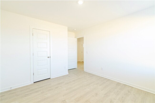 Building Photo - 581 Crystal Drive