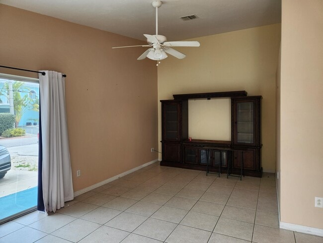 Building Photo - 380 3rd St