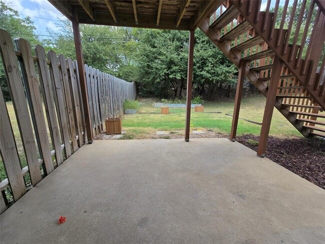 Building Photo - 2504 Manor Cir