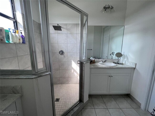 Building Photo - 8916 Madrid Cir