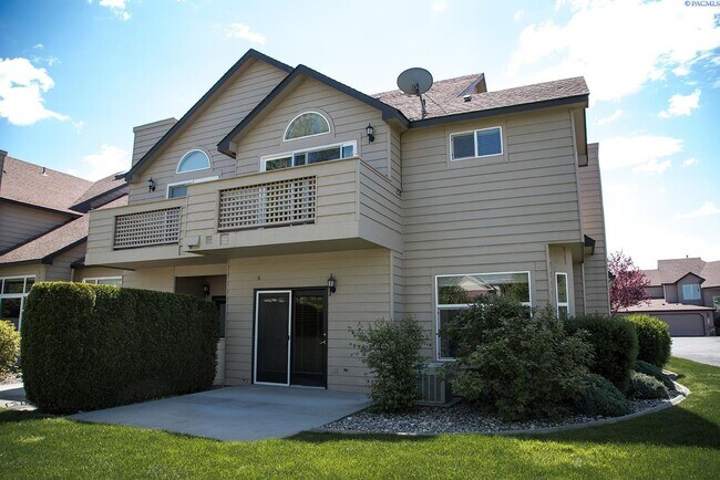 Building Photo - 3 Bed/2.5 Bath Richland Townhome!