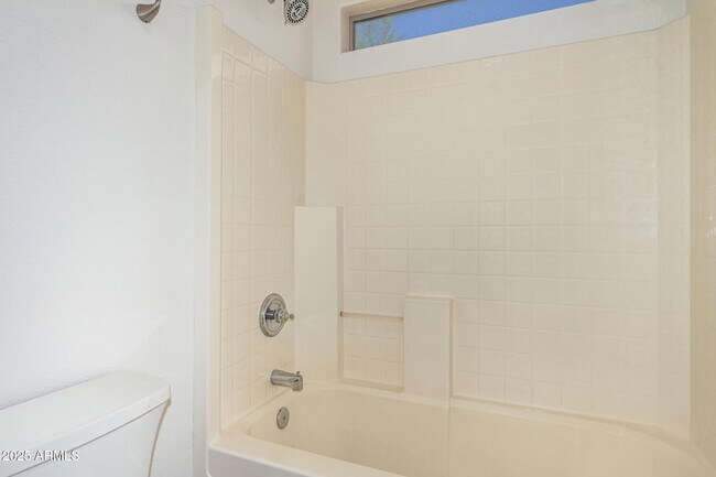 Building Photo - 602 W Canary Way