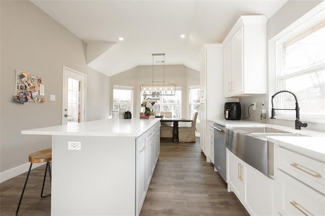 Building Photo - 204 Village Trail
