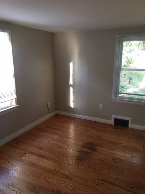 Building Photo - Remodeled 3 Bed 1 Bath Eastwood Cape
