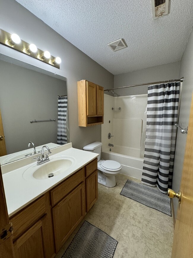 Building Photo - 107 S Gordon St