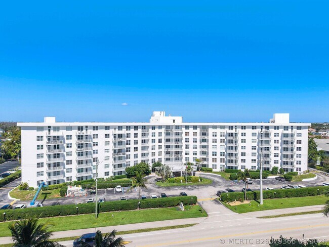 Building Photo - 2851 S Ocean Blvd