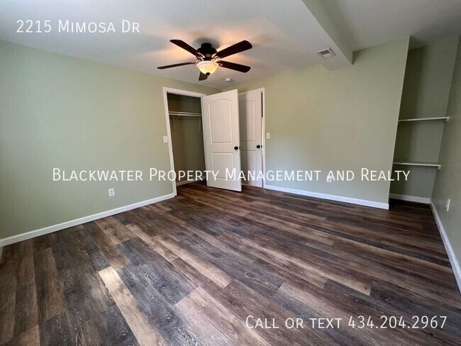 Building Photo - 2215 Mimosa Dr