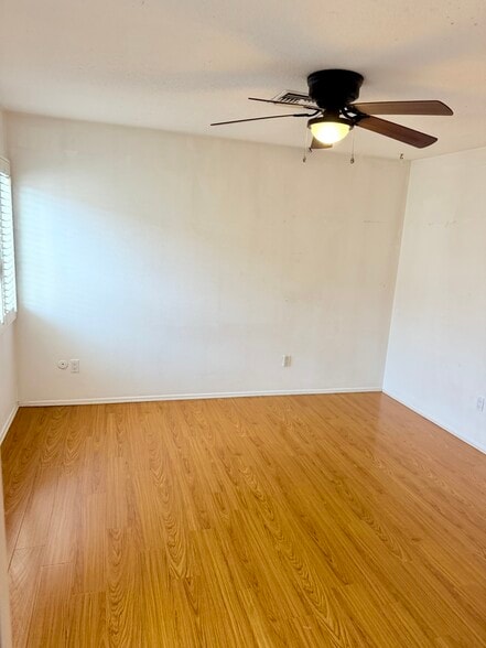 bedroom - 6031 Lindley Ave