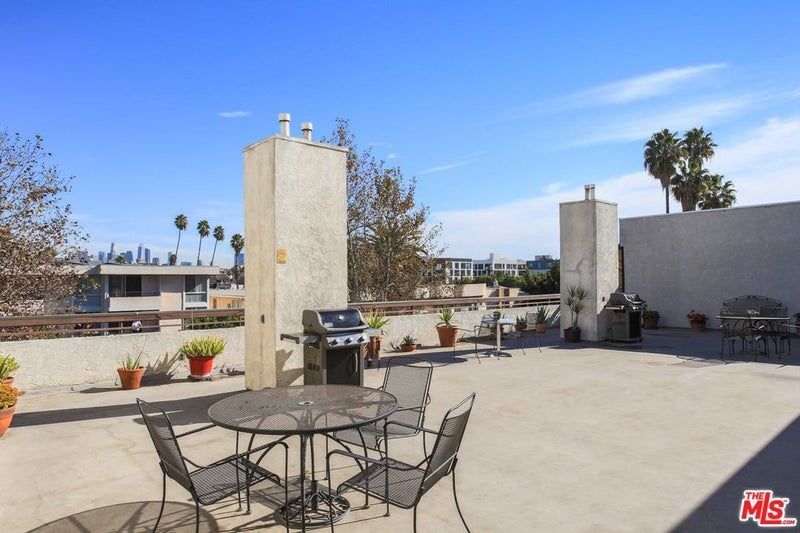 Building Photo - 729 S Hobart Blvd