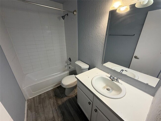 Building Photo - 1431 Hyridge Cir