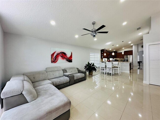 Building Photo - 8885 Palisades Beach Ave