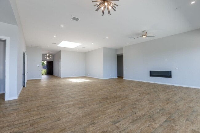 Building Photo - 4 Br 5 Ba with STUNNING VIEWS and Jacuzzi