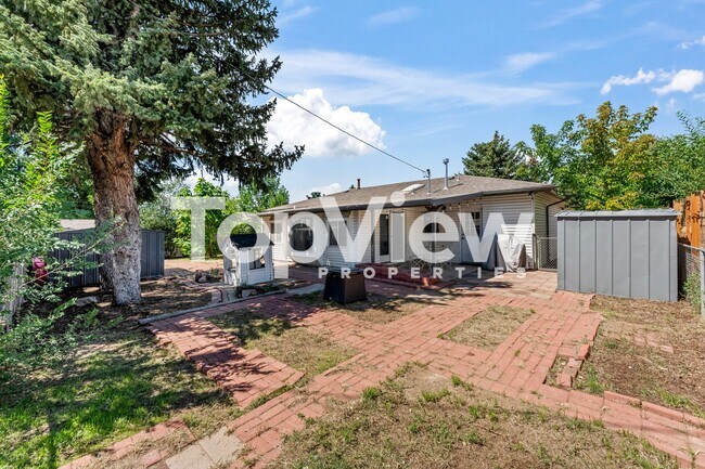 Building Photo - 221 Everett Dr
