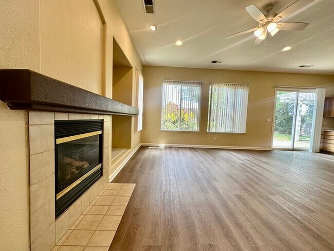 Building Photo - Beautiful, newly remodeled home in Fair Oaks!