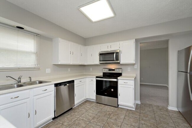 Building Photo - Sweet 4 Bedroom 2.5 Bath Home in Great Fishers Location Within Walking Distance to the Nickel Pla...