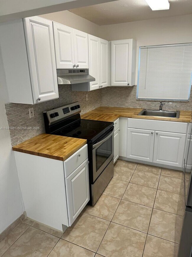 Building Photo - 400 SE 3rd Ave