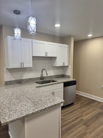 Primary Photo - Oakley Cove Apartments