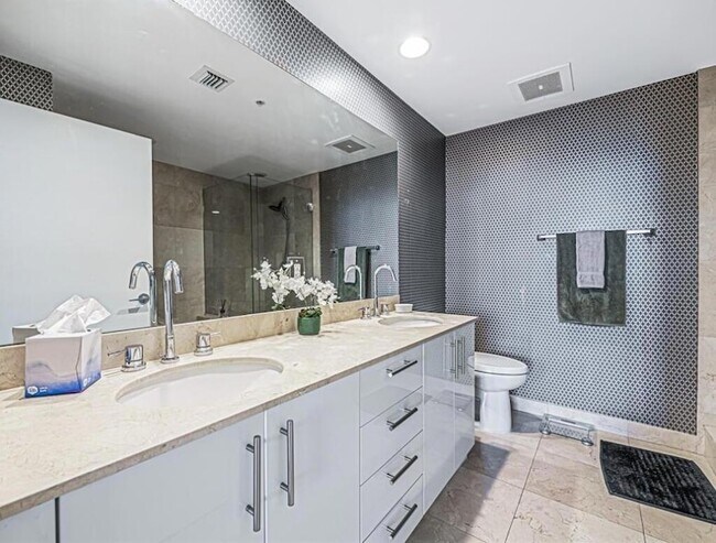 Building Photo - 550 Okeechobee Blvd