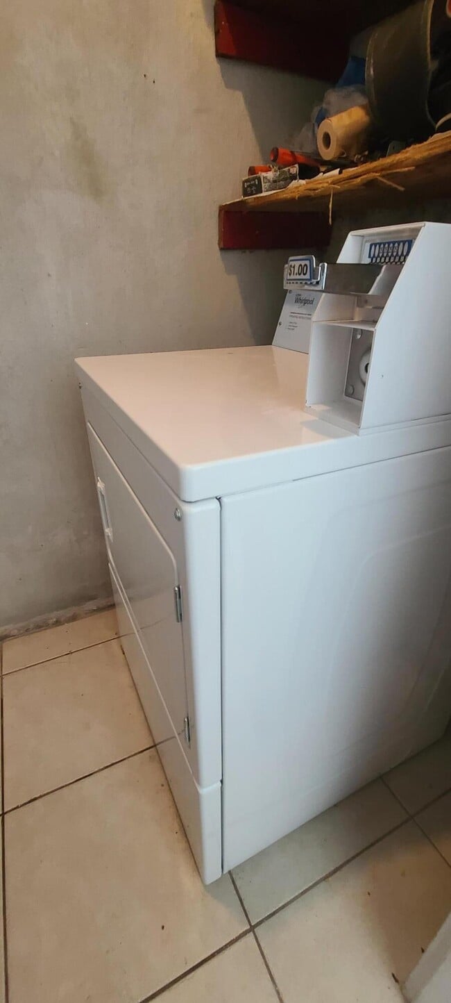 Building Photo - 1311 NE 42nd St