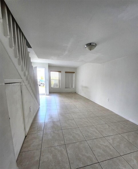 Primary Photo - 9203 Fontainebleau Blvd