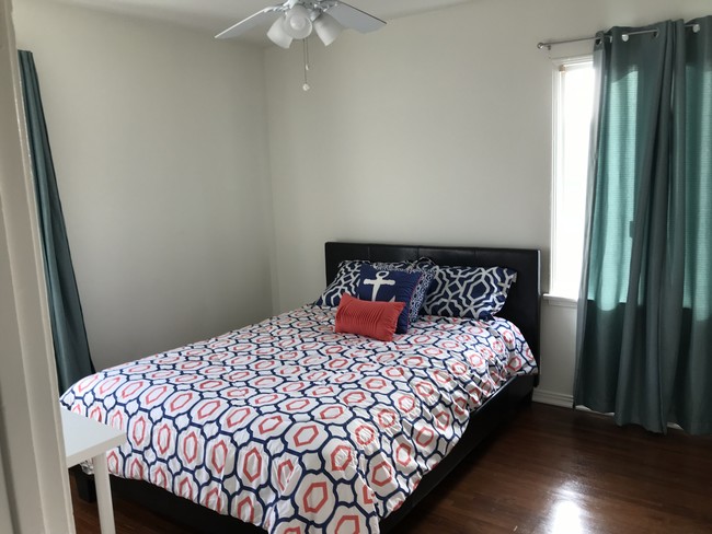 Master Bedroom - 5622 Kinston Ave