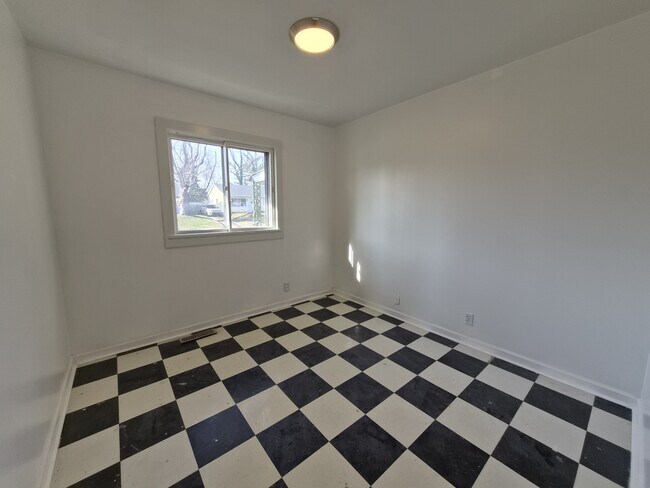 Building Photo - 5309 W Hill Dr