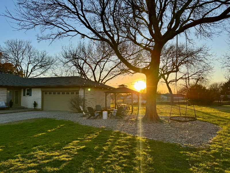 Building Photo - 880 Estelle Ln