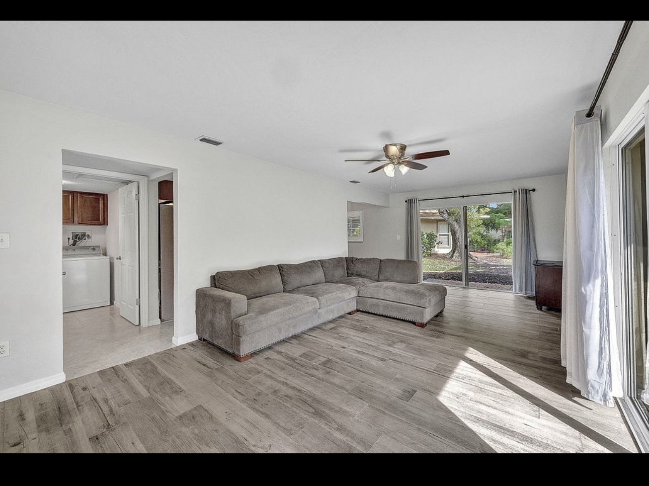 Building Photo - 4280 Island Cir