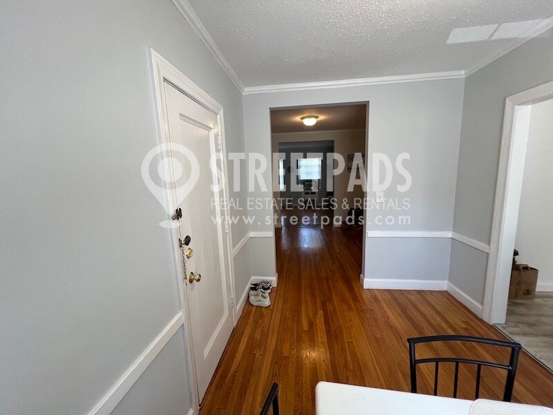 Building Photo - 1153 Beacon St