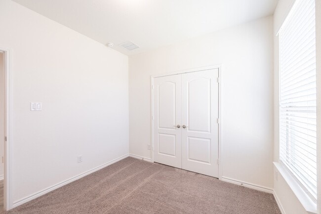 Building Photo - 2701 Webb Ave