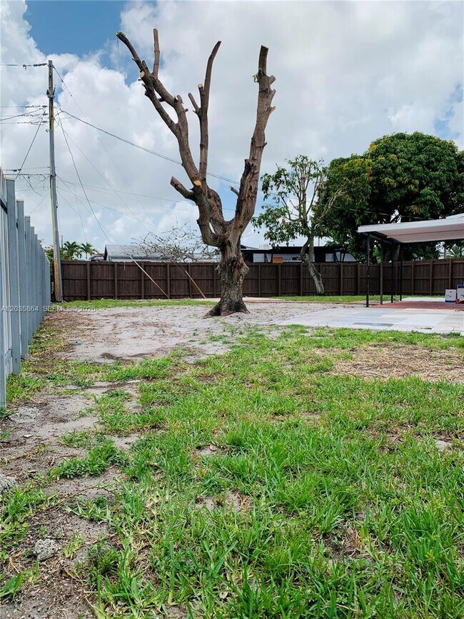 Building Photo - 17010 NW 53rd Ave