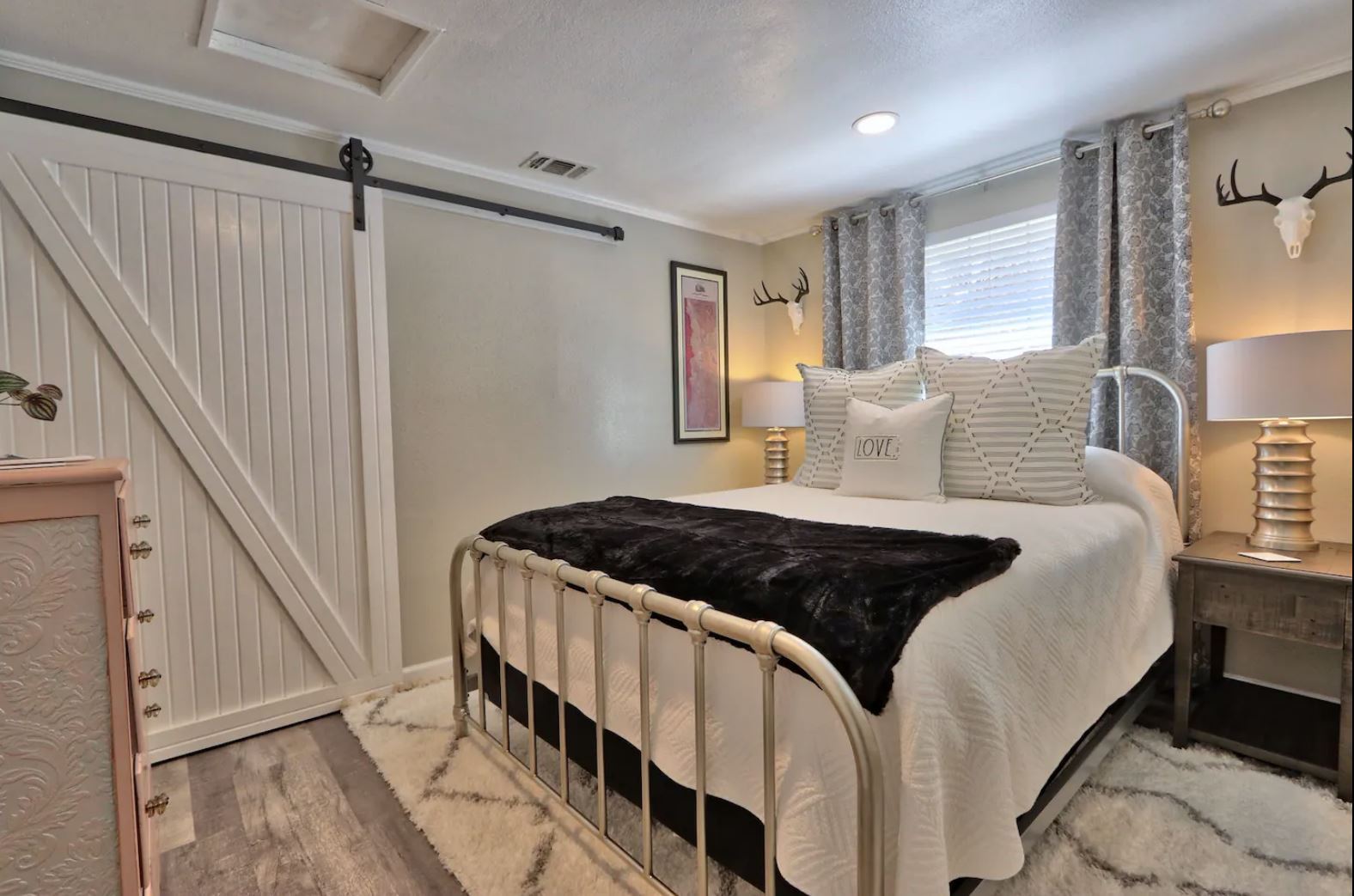 Bed 2 with Queen - 603 N Avenue N