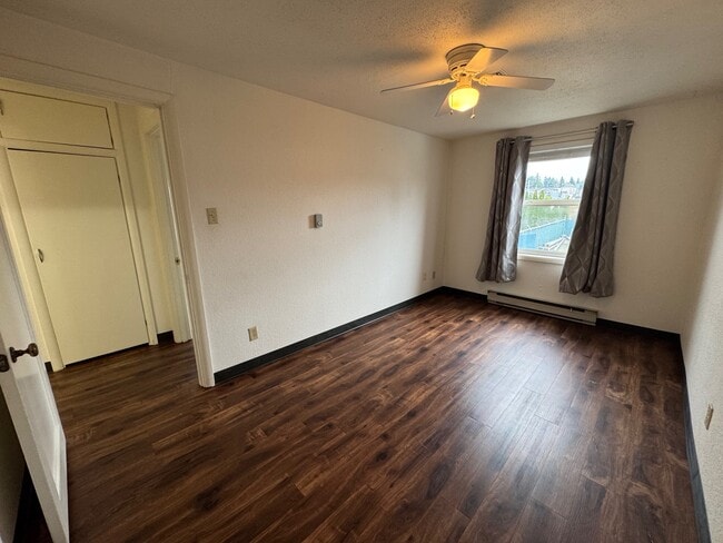 Building Photo - 4924 N Pearl St