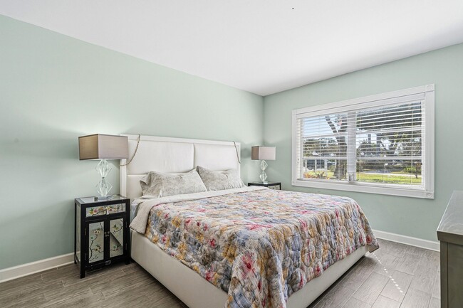 Building Photo - 2440 SW 22nd Ave