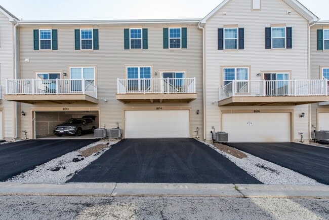 Building Photo - 804 Neubauer Circle