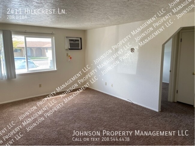 Building Photo - 2411 Hillcrest Ln