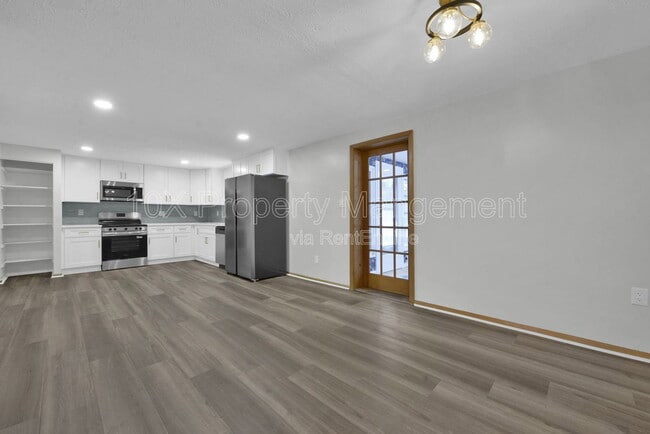 Building Photo - 1638 Parkinson Dr
