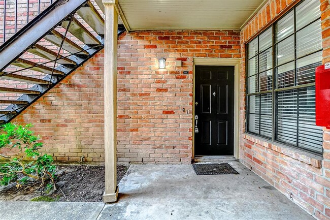 Building Photo - 2255 Braeswood Park Dr