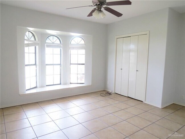 Building Photo - 1414 W Del Mar St