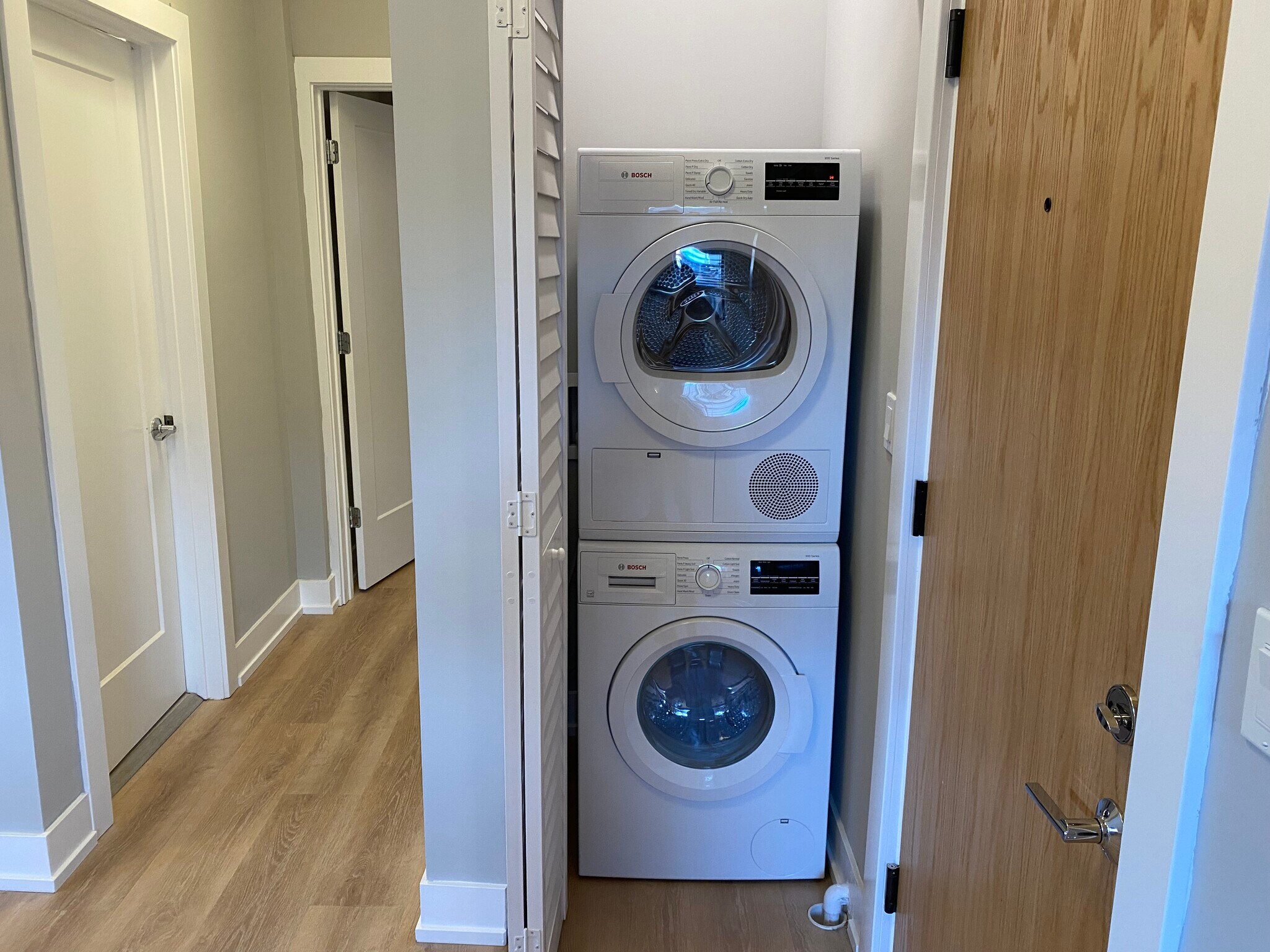 Building Photo - 3925 N Janssen Ave