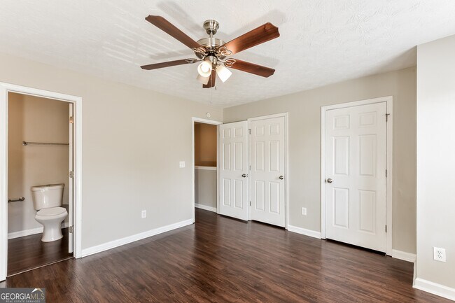 Building Photo - 5963 Sherwood Trace