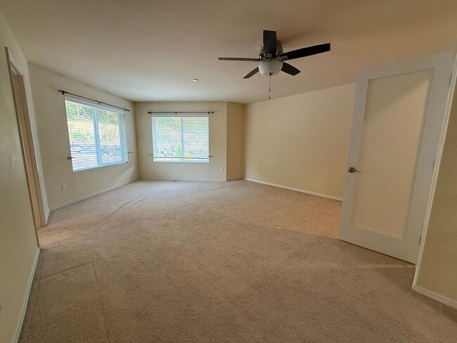 Building Photo - 4 Bedroom DuPont Home for Rent