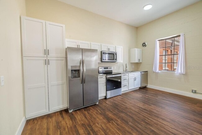 Building Photo - 306 W Wisconsin Ave